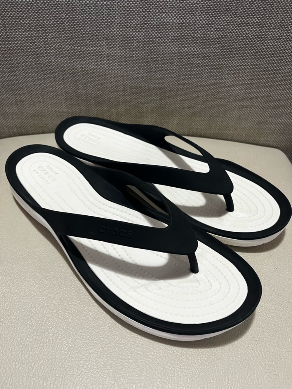 CROCS Women’s Black  Swift-Water  Thong Sandals Size 11